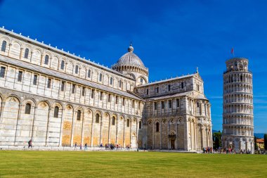 Leaning tower ve Pisa cathedral