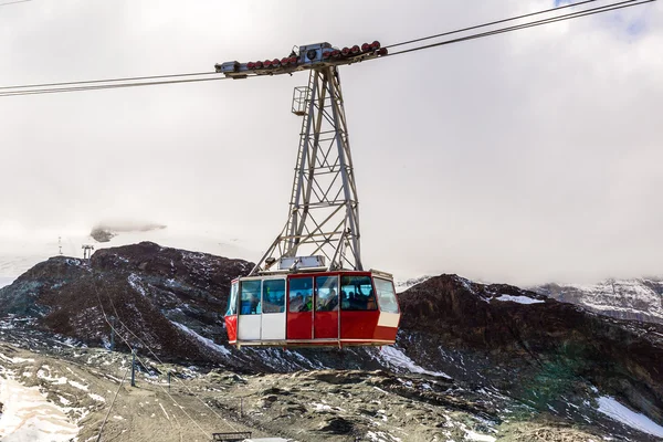 Cable car to Matterhorn in Zermatt — Stock Photo, Image