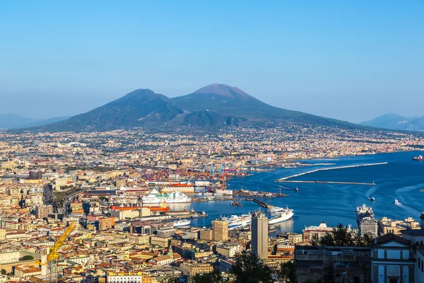 Napoli e il Vesuvio in Italia — Foto Stock