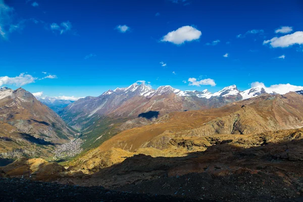 スイスのアルプスの山の風景 — ストック写真