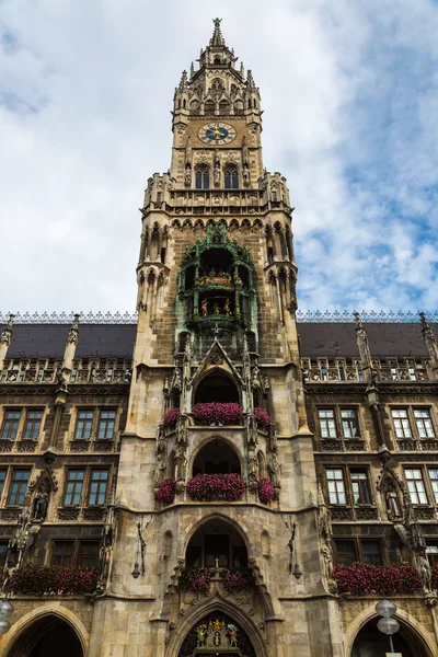 Münih'teki Marienplatz belediye binası — Stok fotoğraf