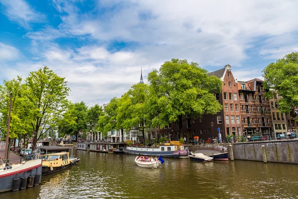 Amsterdam canals and boats, Netherlands. — Stock Photo, Image