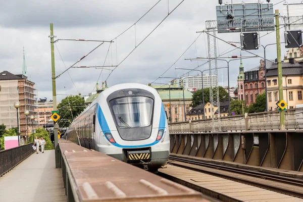 Современный поезд в Швеции — стоковое фото