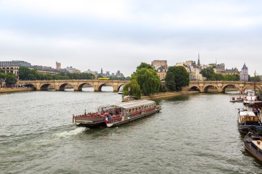 Seine ve Notre Dame de Paris