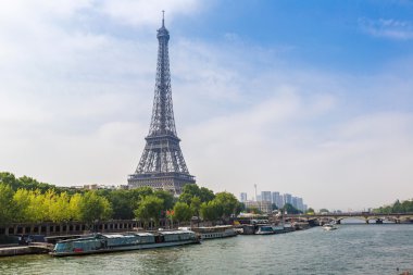 Paris ve Eyfel kulesinde SEINE
