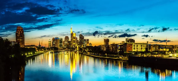 Frankfurt am Main bei Sonnenuntergang — Stockfoto