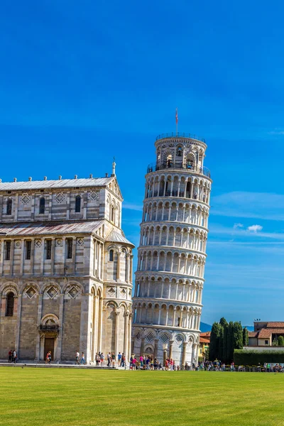 Scheve toren en Pisa cathedral — Stockfoto