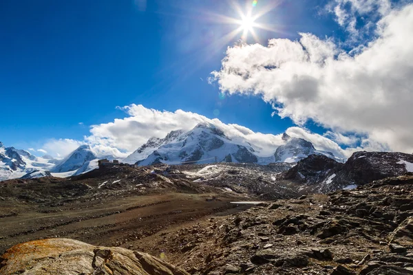 Paisaje montañoso de los Alpes — Foto de Stock