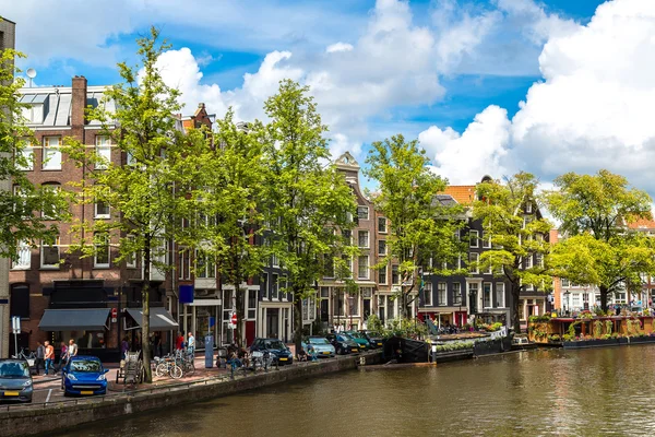 Amsterdamse grachten Holland, Nederland. — Stockfoto