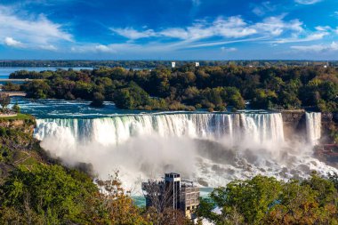 Kanada 'nın Niagara Şelalesinin panoramik hava manzarası, Niagara Şelalesi, Ontario, Kanada' da güneşli bir günde