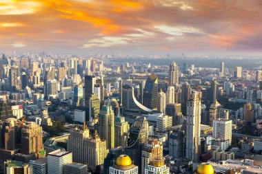 Bir yaz akşamında gün batımında Bangkok 'un hava manzarası