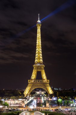 Eyfel Kulesi Paris geceleri