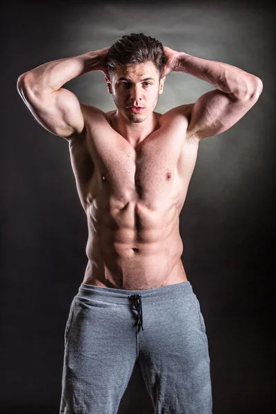 Handsome muscular man — Stock Photo, Image