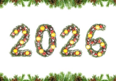 Noel Yeni Yıl 2026 Numarası Evergreen şubelerinden yapılmış. Beyaz bir arkaplanda izole edilmiş bayram şenlikli çam çerçevesi ile çevrili süslemeleri var.