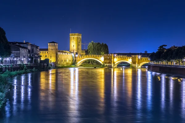 ヴェローナ, イタリアの城橋 — ストック写真