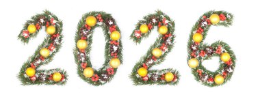 2026 Noel Yılbaşı Numarası Evergreen çam dallarından ve beyaz arka planda Tatil Süslemelerinden yapıldı