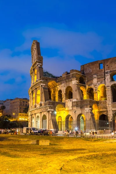 Coliseo en roma, italia — Foto de Stock