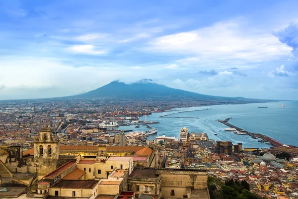 Napoli an einem Sommertag — Stockfoto