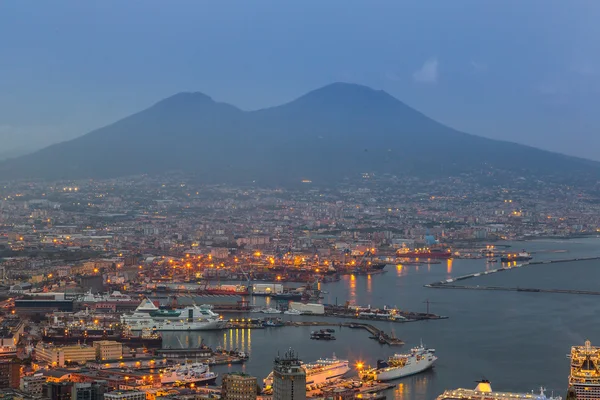 Nápoles (Nápoles) e monte Vesúvio — Fotografia de Stock