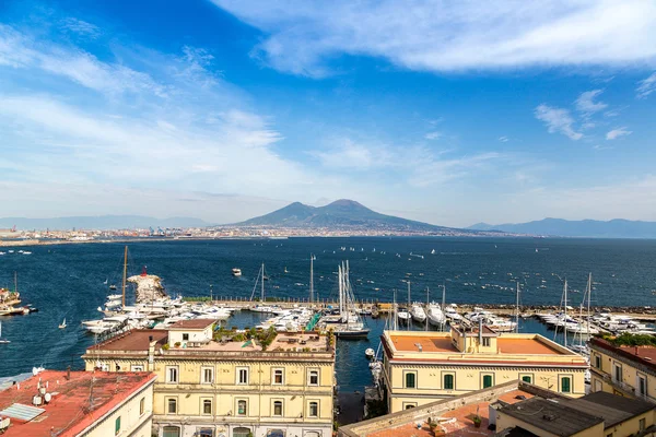 Napoli e Monte Vesúvio na Itália — Fotografia de Stock