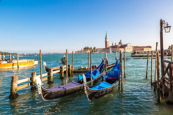 Góndolas en Venecia, Italia — Foto de Stock