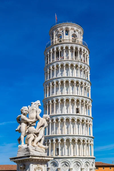 Lutande tornet i pisa — Stockfoto