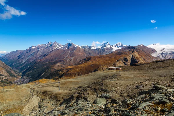 Bergslandskap i schweiziska Alperna — Stockfoto