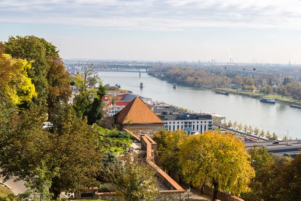 Panoraamanäkymä Bratislavaan — kuvapankkivalokuva