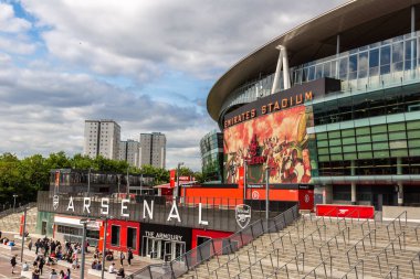 LONDON, İngiltere - 28 Haziran 2024: Emirates Stadyumu gişe hasılatı ve Arsenal Futbol Kulübü 'nün Islington, Londra, İngiltere, İngiltere' deki Home of Arsenal futbol kulübü