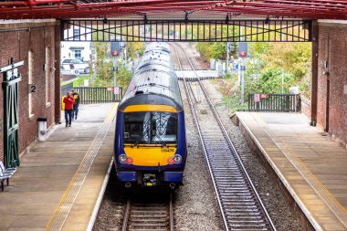 FILEY, İngiltere - 16 Ekim 2025: British Rail Class 170 Turbostar yolcu treni Filey Tren İstasyonu, Filey, Kuzey Yorkshire, İngiltere, Birleşik Krallık