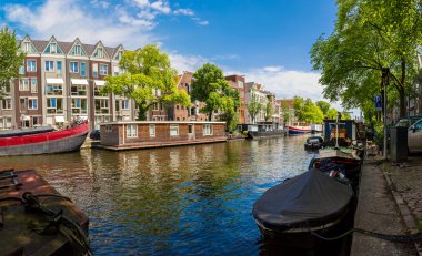 Kanal ve Amsterdam'da Köprüsü