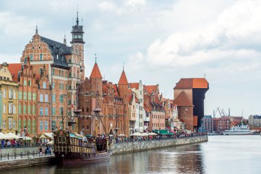 Cityscape Gdansk, Polonya için Vistula Nehri üzerinde.