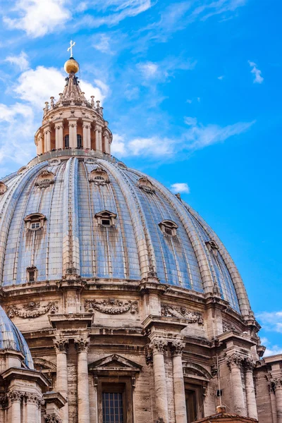 Basílica de São Pedro na cidade vaticana — Fotografia de Stock