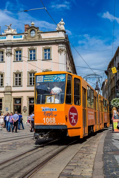 Stará tramvaj v historické centrum Lvova. — Stock fotografie