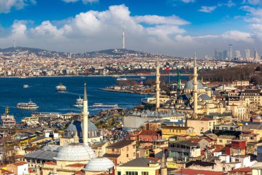 Güneşli bir günde İstanbul 'un panoramik hava manzarası
