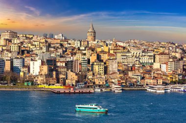 Güneşli bir günde İstanbul 'un panoramik hava manzarası