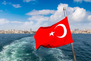 Türkiye 'nin İstanbul kentinde Türk bayrağı dalgalanıyor