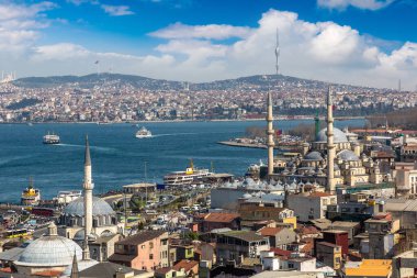Güneşli bir günde İstanbul 'un panoramik hava manzarası