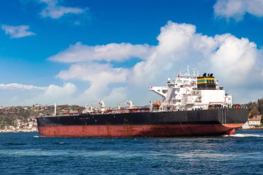 Güneşli bir günde İstanbul, İstanbul 'da Boğaziçi Petrol Tankeri, Türkiye