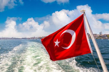 Türkiye 'nin İstanbul kentinde Türk bayrağı dalgalanıyor