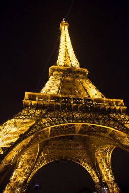 Hemen hemen Eyfel Kulesi Paris-