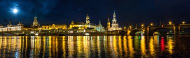 Dresden panoramik manzaralı geceleri
