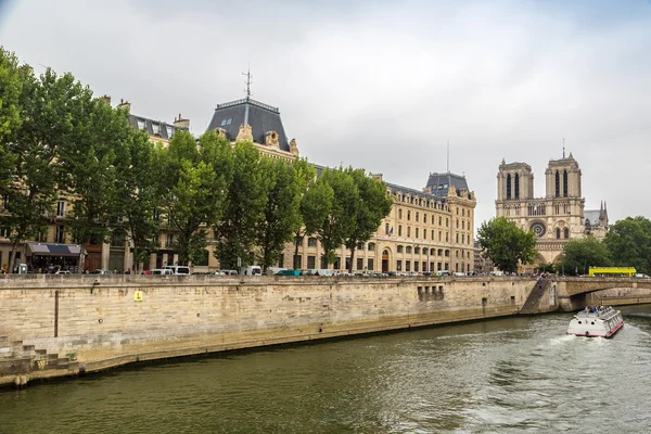 Sena e Notre Dame de Paris — Fotografia de Stock