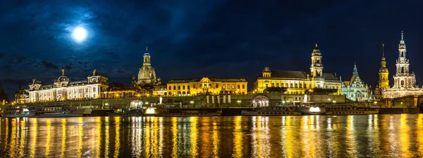 Panoramic view of Dresden at night — Stock Photo, Image