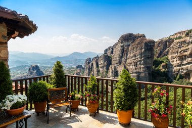 Meteora içinde manastır balkonundan görüntülemek