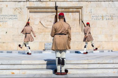 Atina'daki tören değişen nöbetçiler