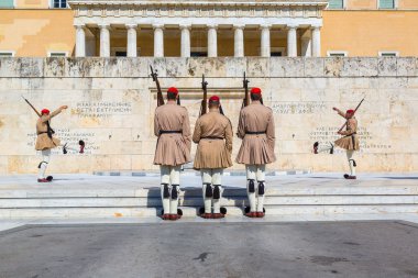 Atina'daki tören değişen nöbetçiler