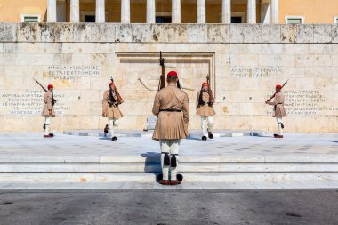 Atina'daki tören değişen nöbetçiler