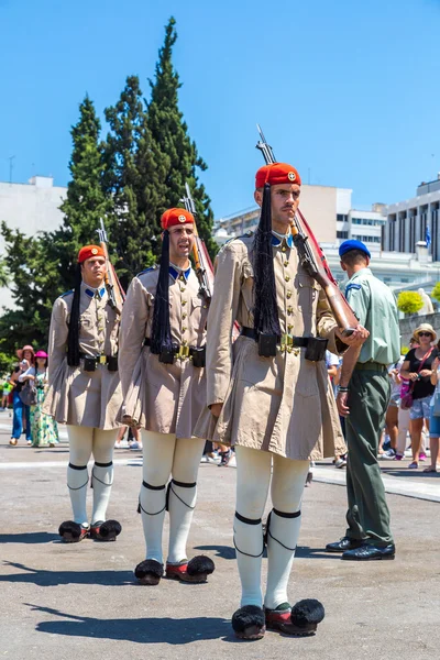 Ceremonial changing guards in Athens — Stock Photo, Image