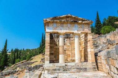 Delphi Atinalı hazine